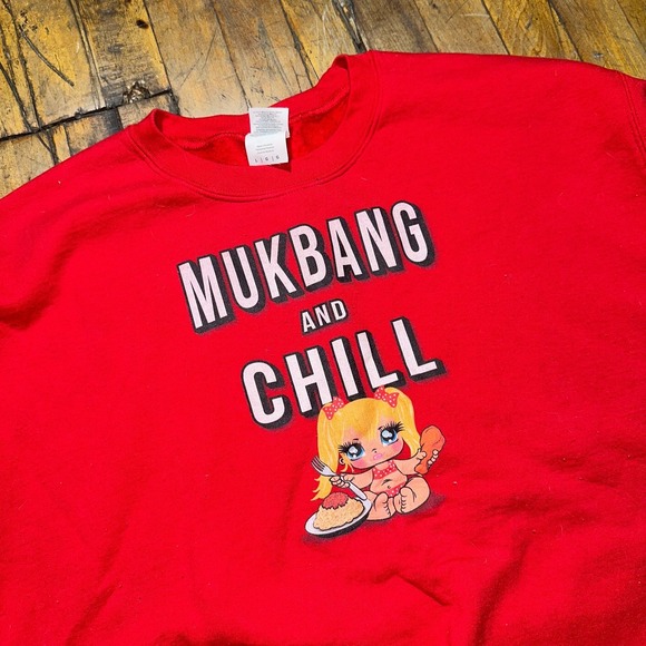 Mukbang and Chill Gildan Sweatshirt Women's L Red Fleece Lined Graphic Pullover - Picture 3 of 8